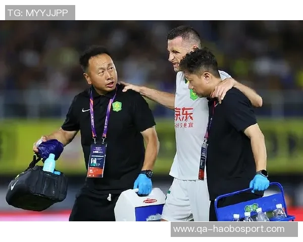 国安队今晨十点启程前往海口进行冬训斯帕吉奇法比奥随队出发